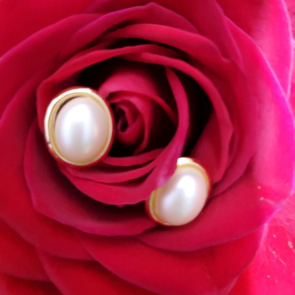 Vintage Faux Pearl Earrings with Gold Tone Trim - Picture 7 of 8